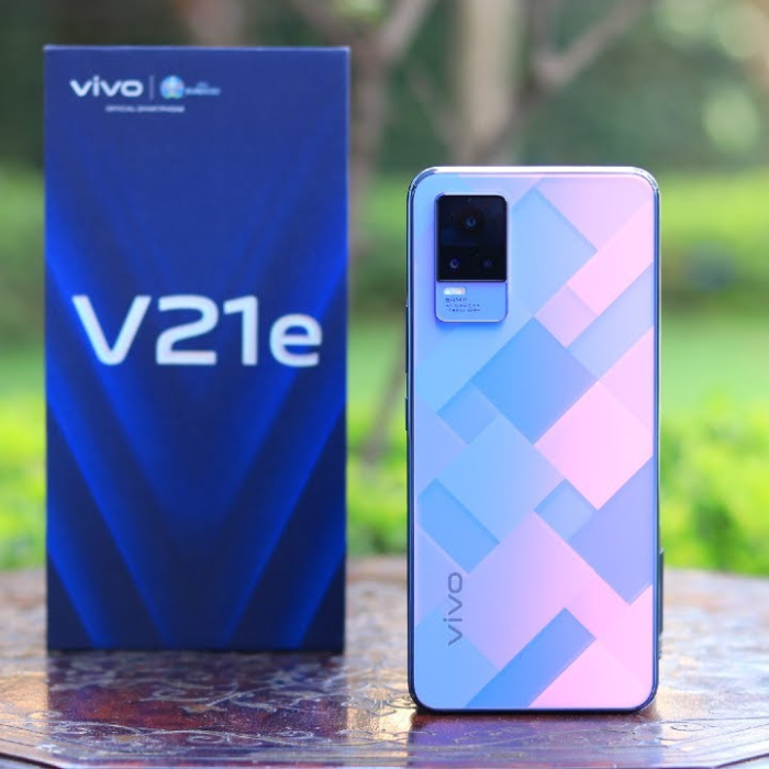 The “Vivo V21e” Review: Stylish Design and Selfie-Centric Appeal